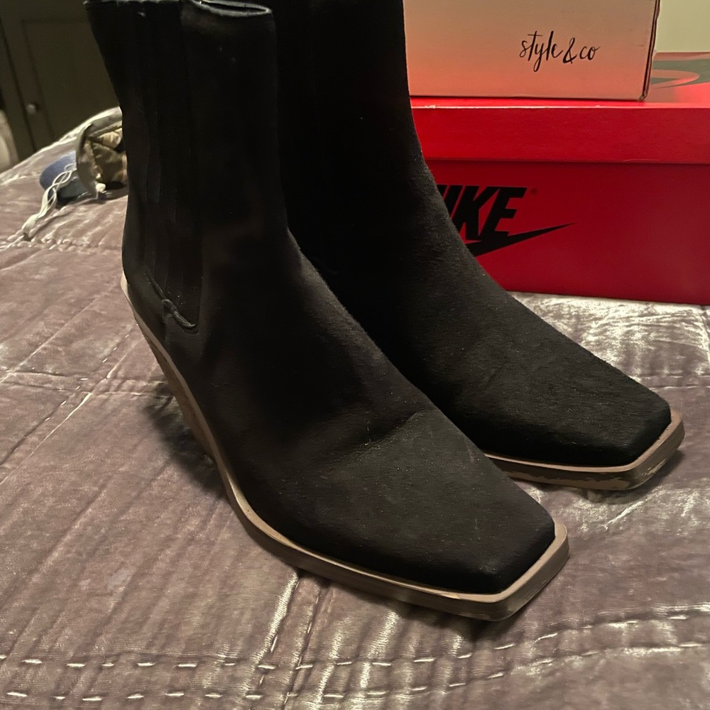 Vince camuto style VC Ackella color/ material, black high suede size 7M 37 1/2